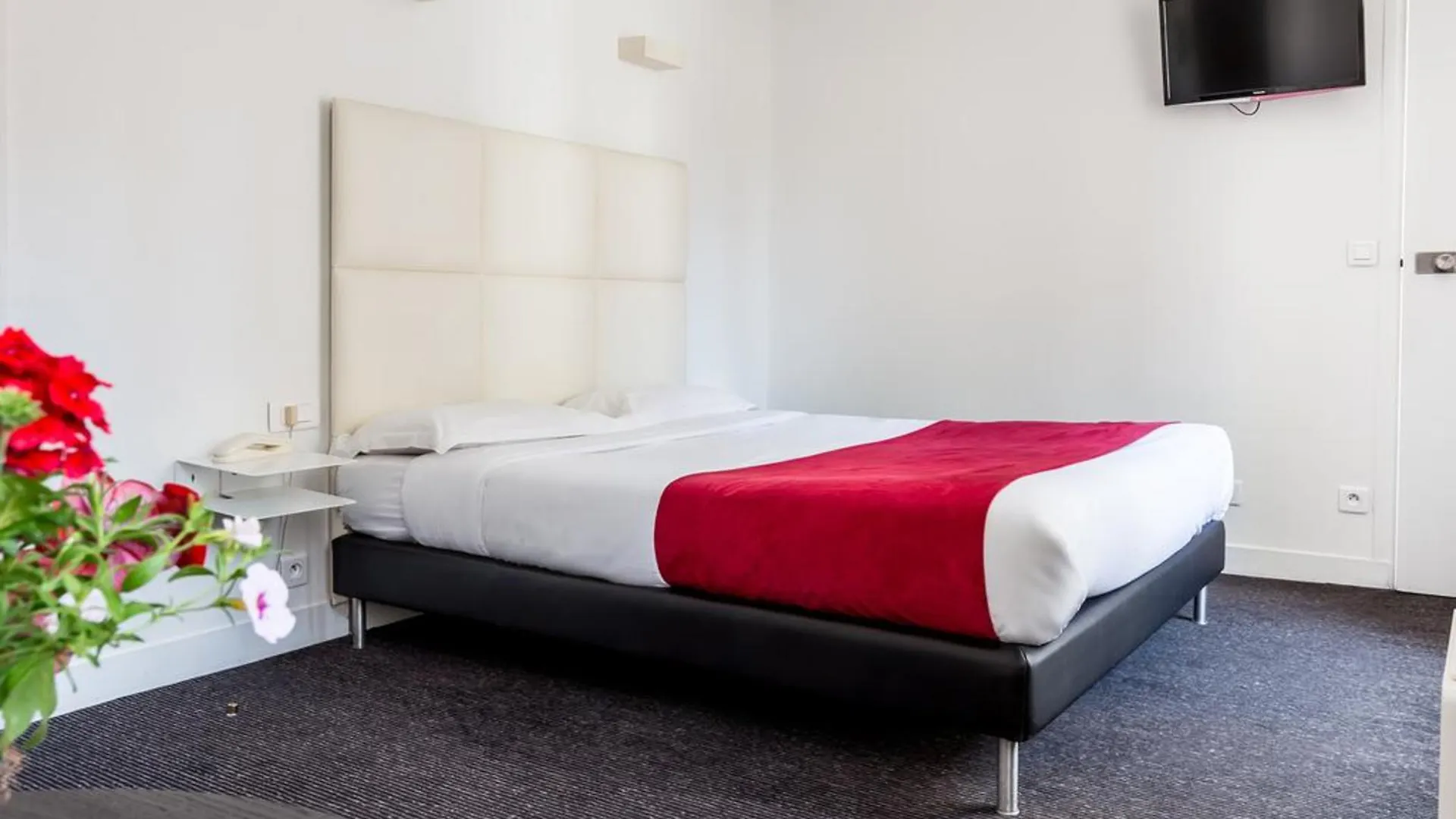 The Originals City, Lecourbe, Tour Eiffel Hotel Paris