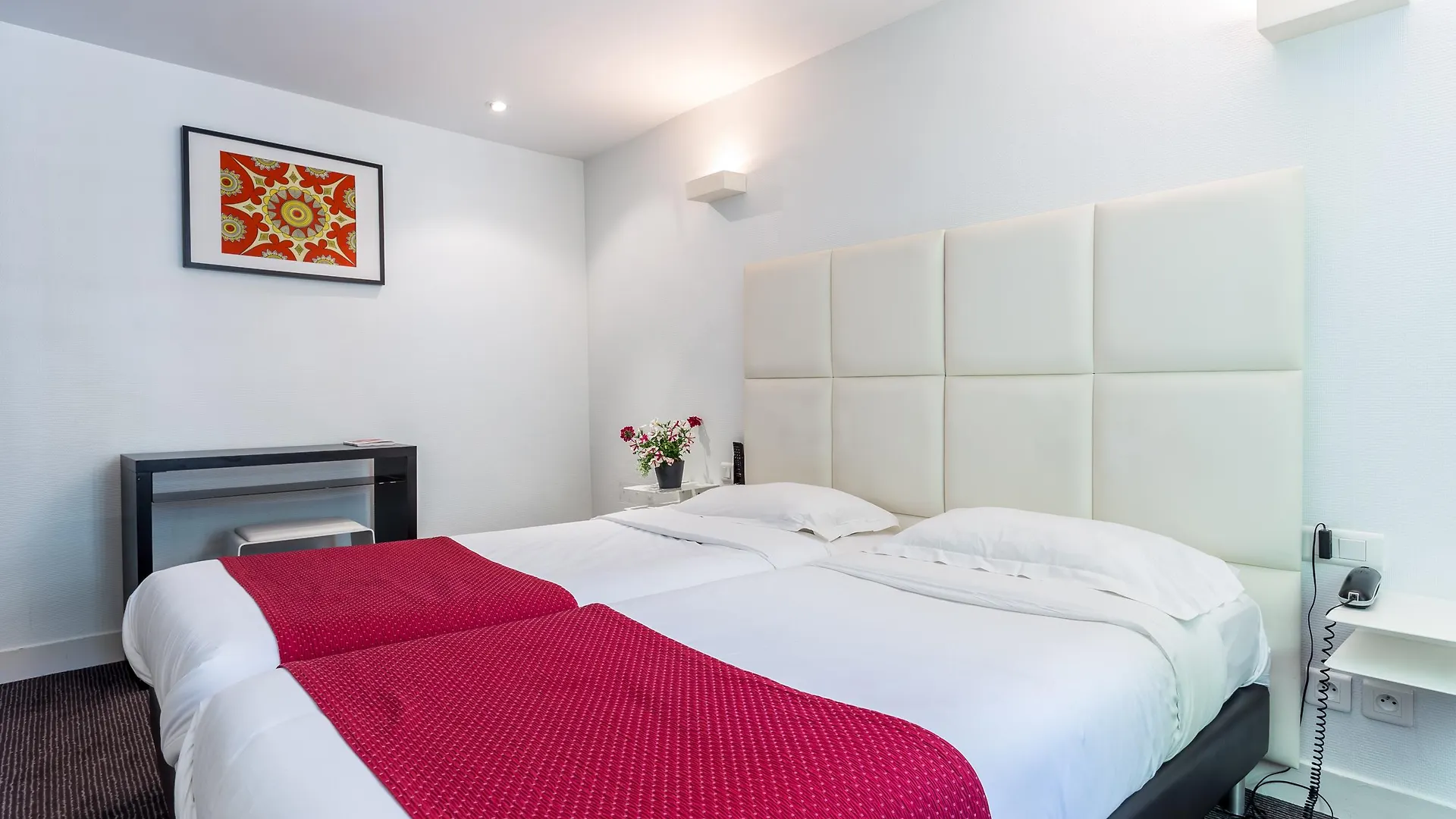 The Originals City, Lecourbe, Tour Eiffel Hotel Paris