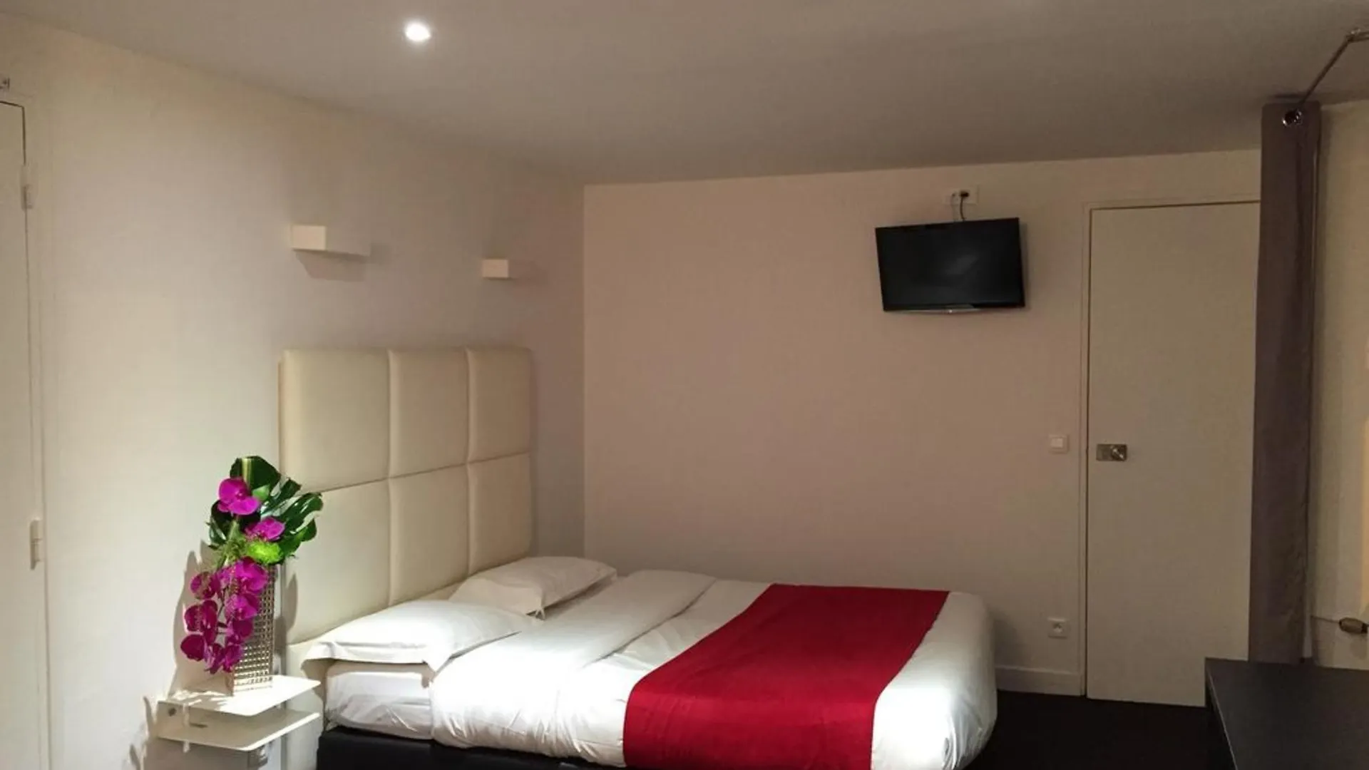 The Originals City, Lecourbe, Tour Eiffel Hotel Paris