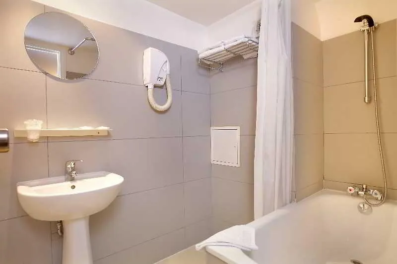 Hotel The Originals City, Lecourbe, Tour Eiffel 3*