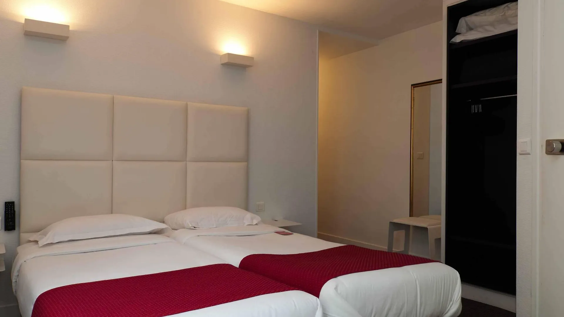 The Originals City, Lecourbe, Tour Eiffel 3* Paris