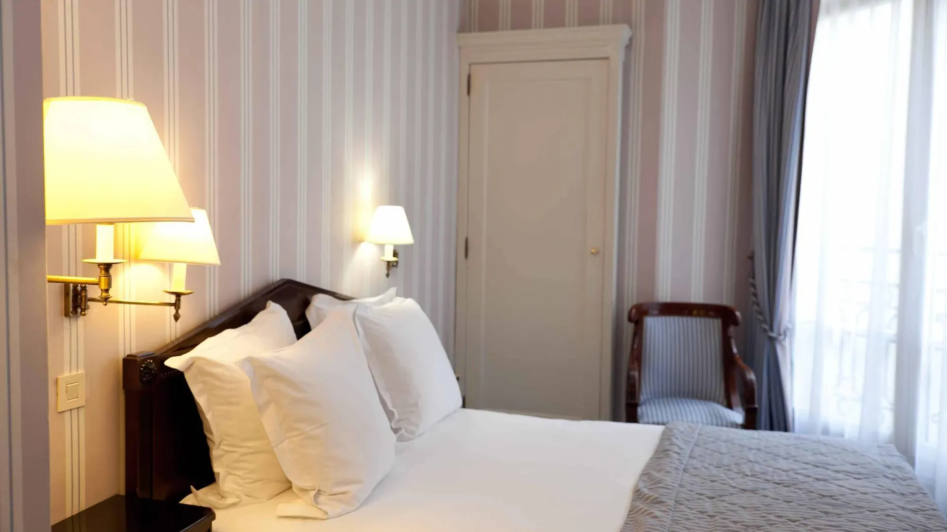 Hotel The Originals City, Lecourbe, Tour Eiffel Paris